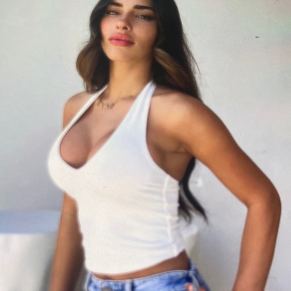 Elegant White Halter Neck Top - Picture 3 of 5